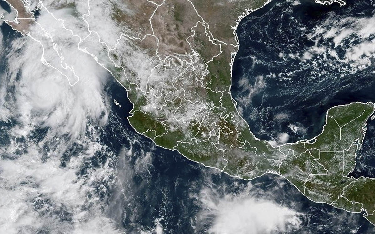 Huracán Lorena provoca fuertes lluvias y vientos en el noroeste de México