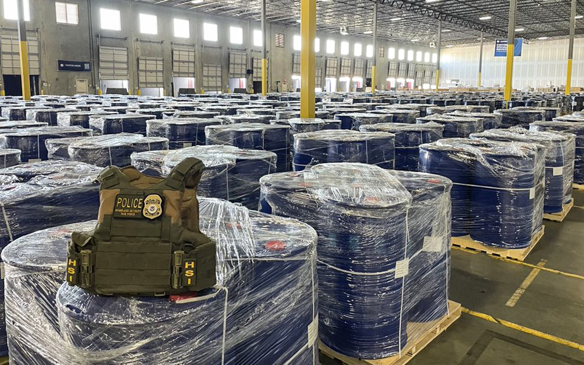 ICE asegura 316 mil kilos de químicos del Cártel de Sinaloa en el primer decomiso de material de apoyo al terrorismo