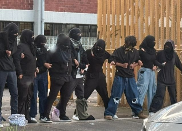 Encapuchados toman instalaciones de Prepa 5