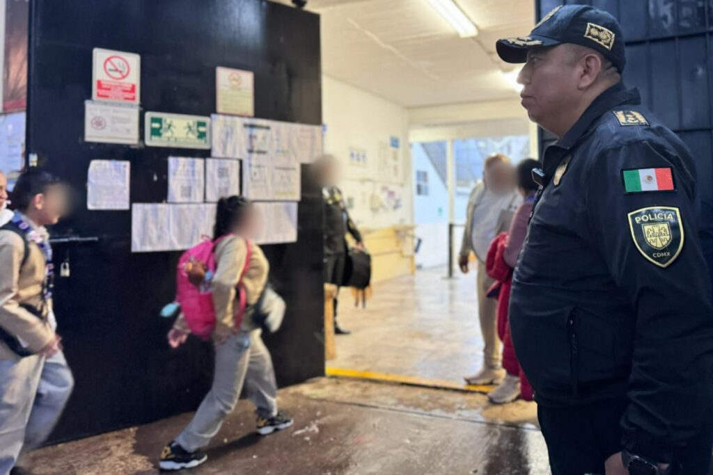 Regreso a clases 2025 en CDMX: 15 mil policías cuidan a alumnos y padres de familia