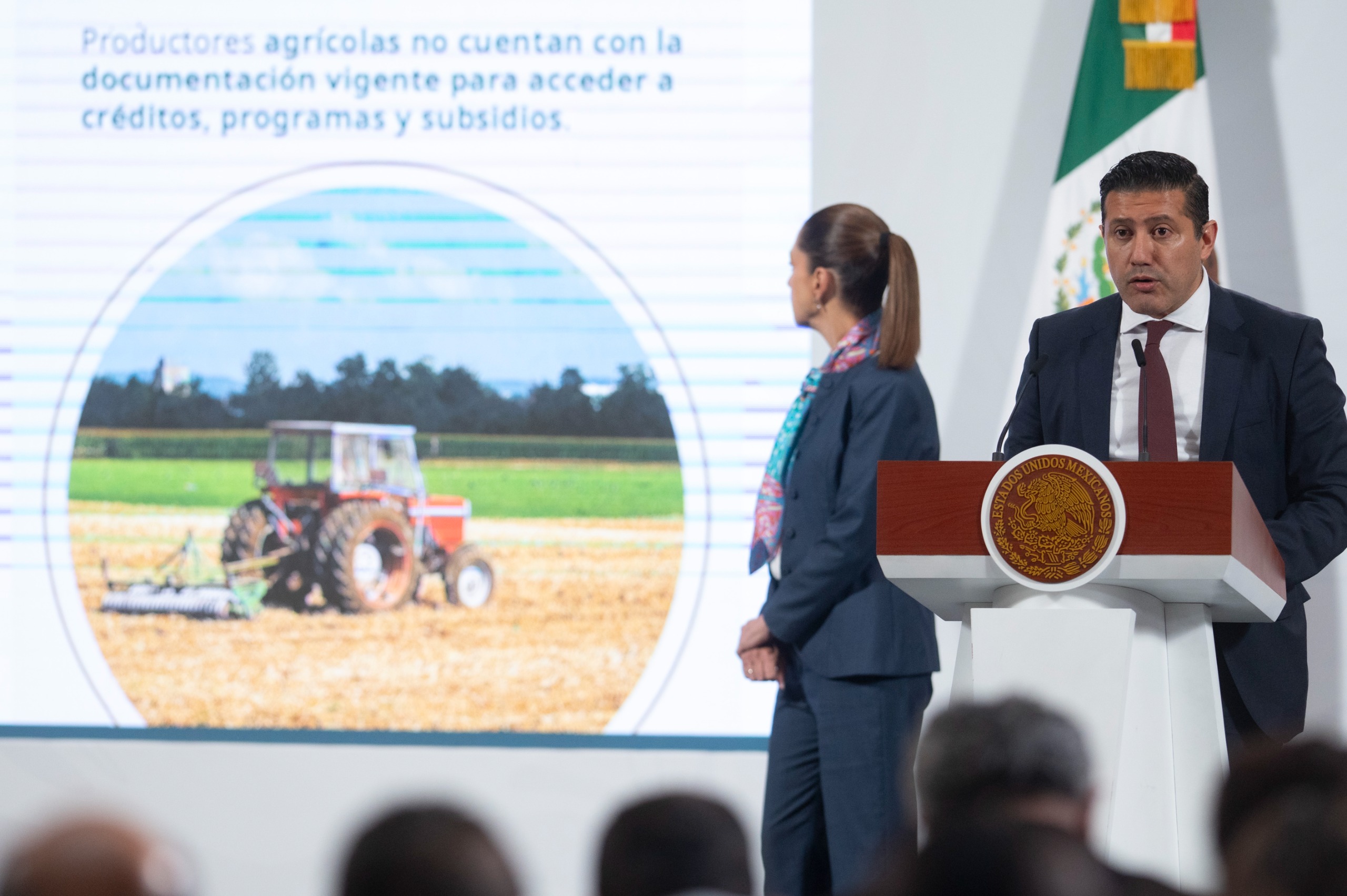 Se presenta decreto en apoyo a pequeños productores agrícolas