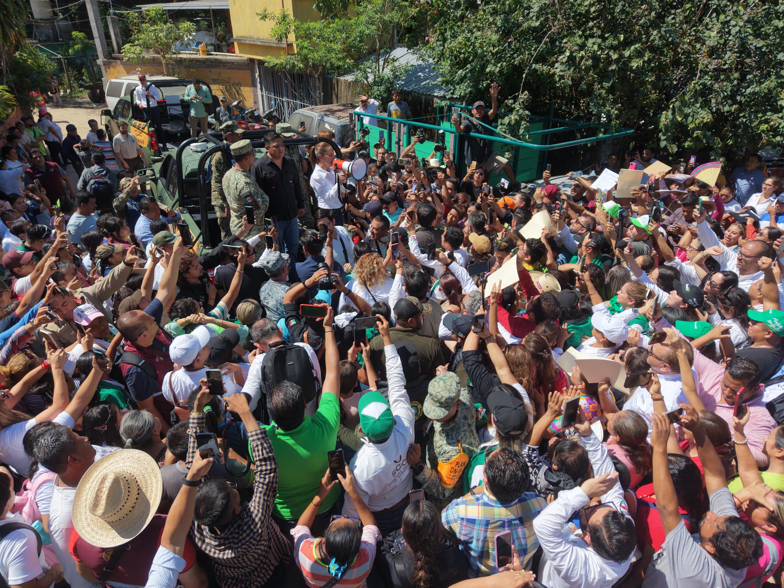 Sheinbaum recorre por tercera vez zonas afectadas por lluvias