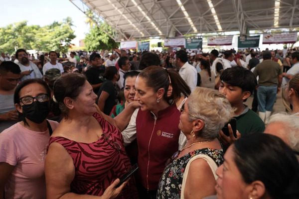 Claudia Sheinbaum se reúne con el pueblo de Veracruz y Puebla en entrega de apoyos