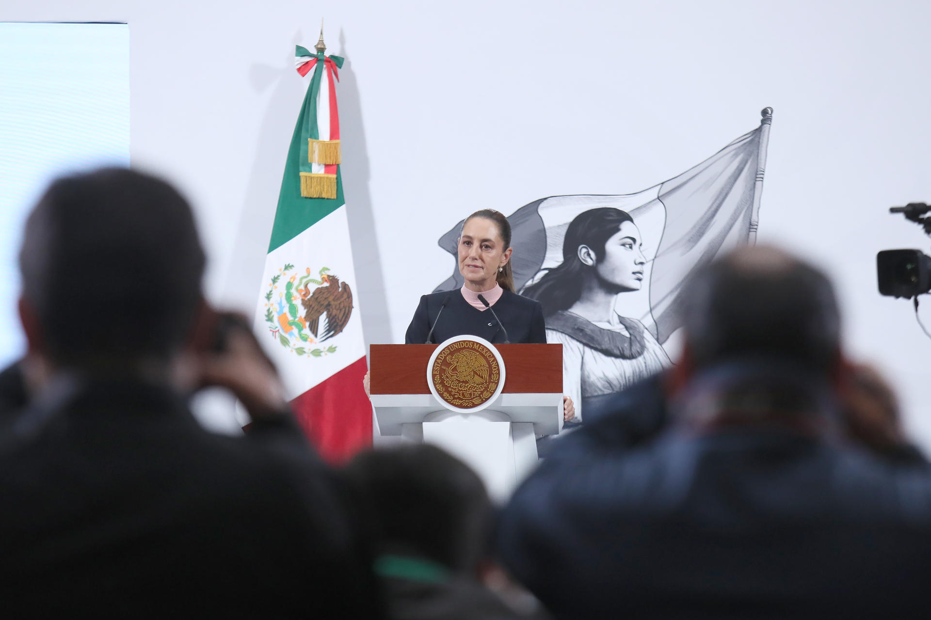 México critica la cancelación de vuelos a EE.UU. y advierte de miles de afectados