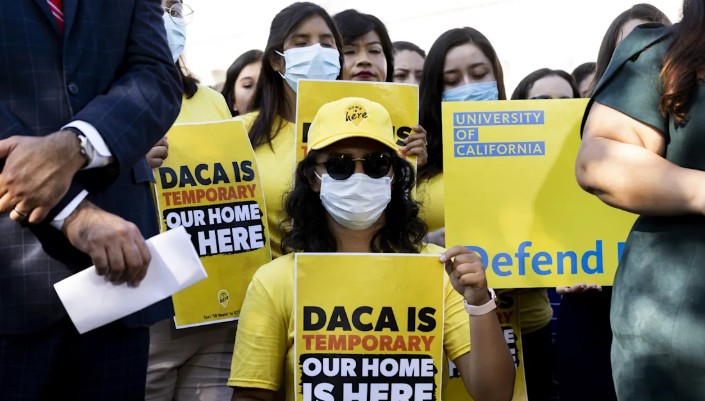 Una jueza ordena la liberación de una mexicana detenida a pesar de estar amparada por DACA