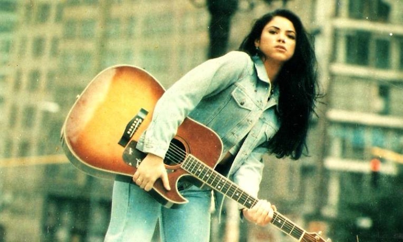 Shakira celebrará tres décadas de «Pies Descalzos» y dos de «Oral Fixation» con nuevas versiones de sus éxitos