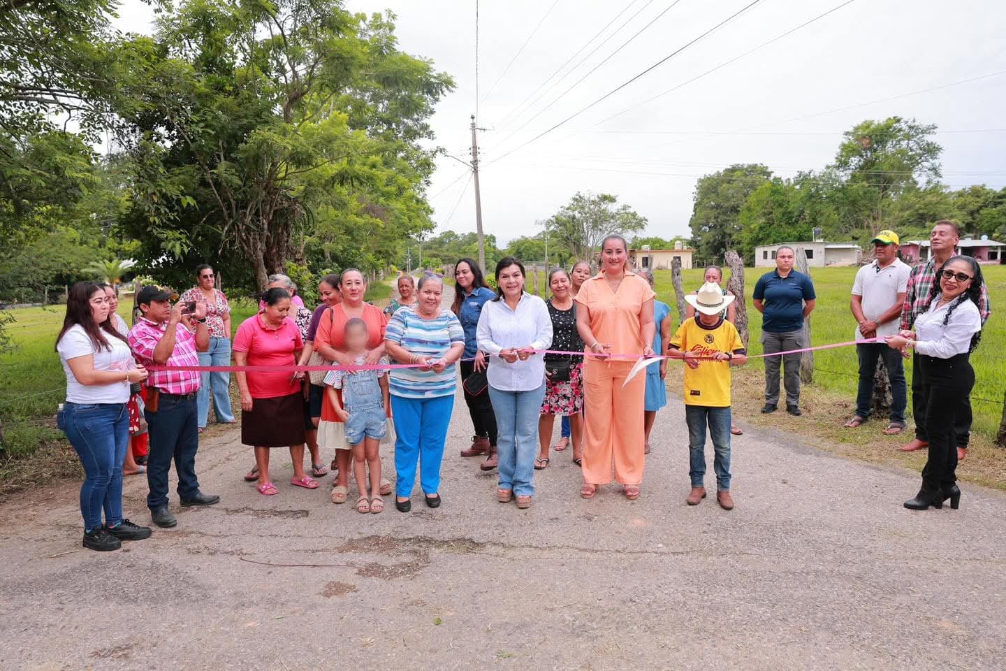 Cumple Yolanda Osuna compromisos con inversión de 33.5 mdp en alumbrado y vialidades en Ra. Miraflores