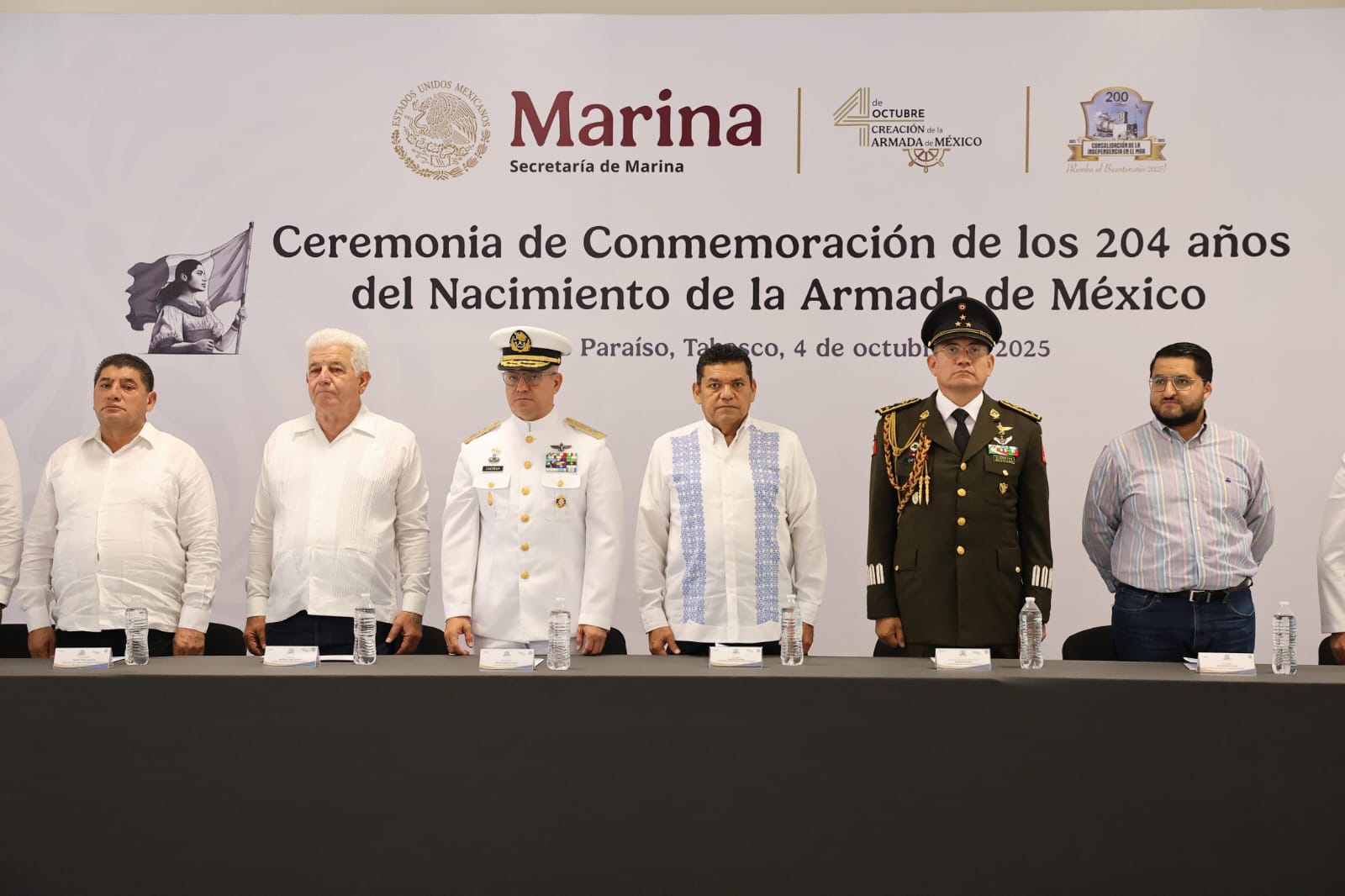 Atestigua Gobernador Javier May conmemoración de los 204 años de la Armada de México