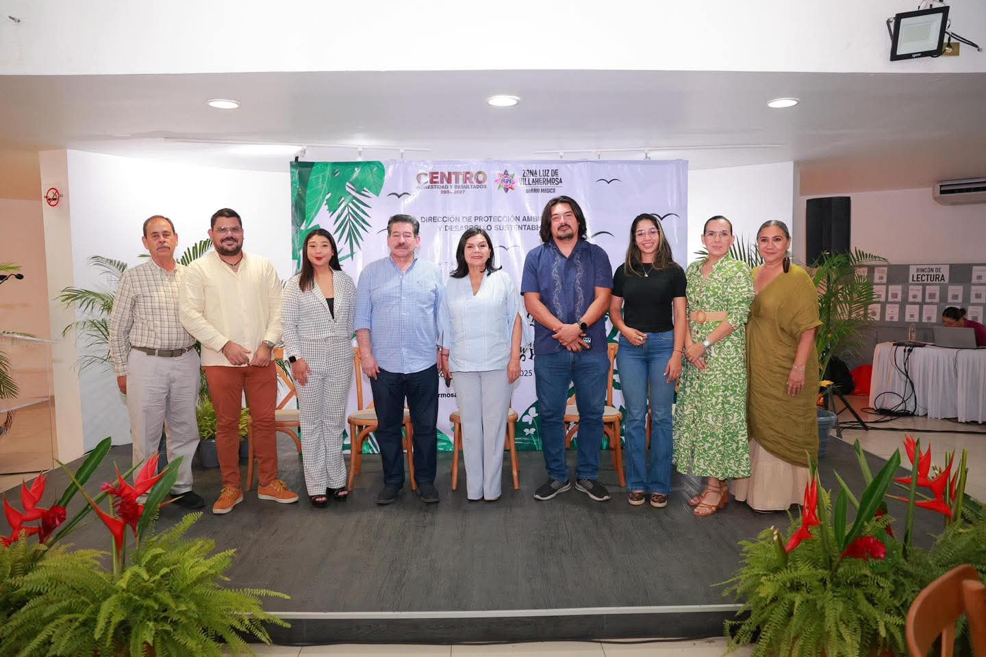 Yolanda Osuna impulsa diálogo y creación compartida en el conversatorio Barrio Mágico: voces, versos y vivencias