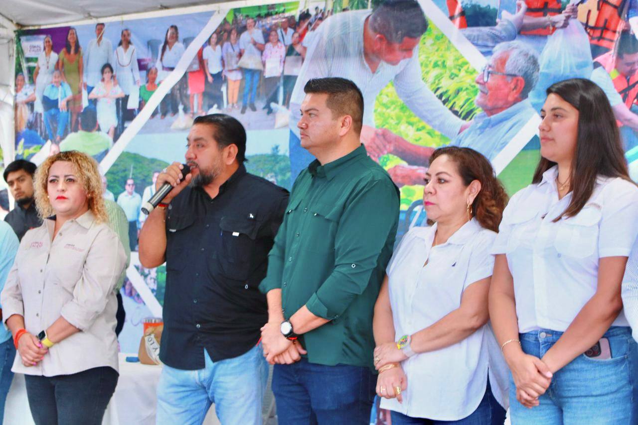 Reciben habitantes de Arena primera todos los beneficios del “Día del Pueblo”