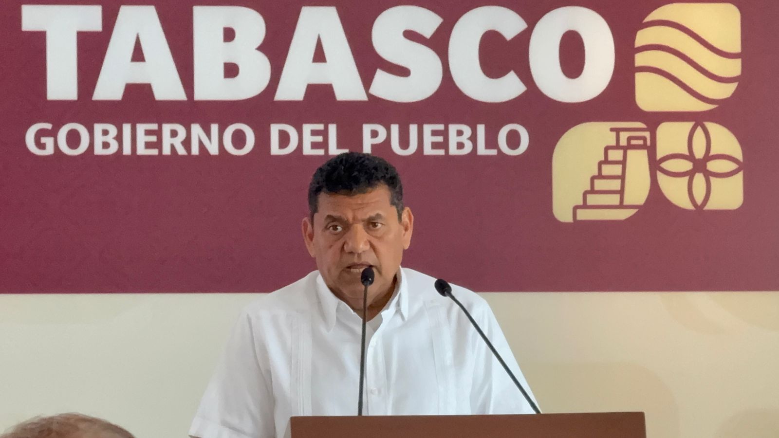 Descarta Javier May cambios en su gabinete