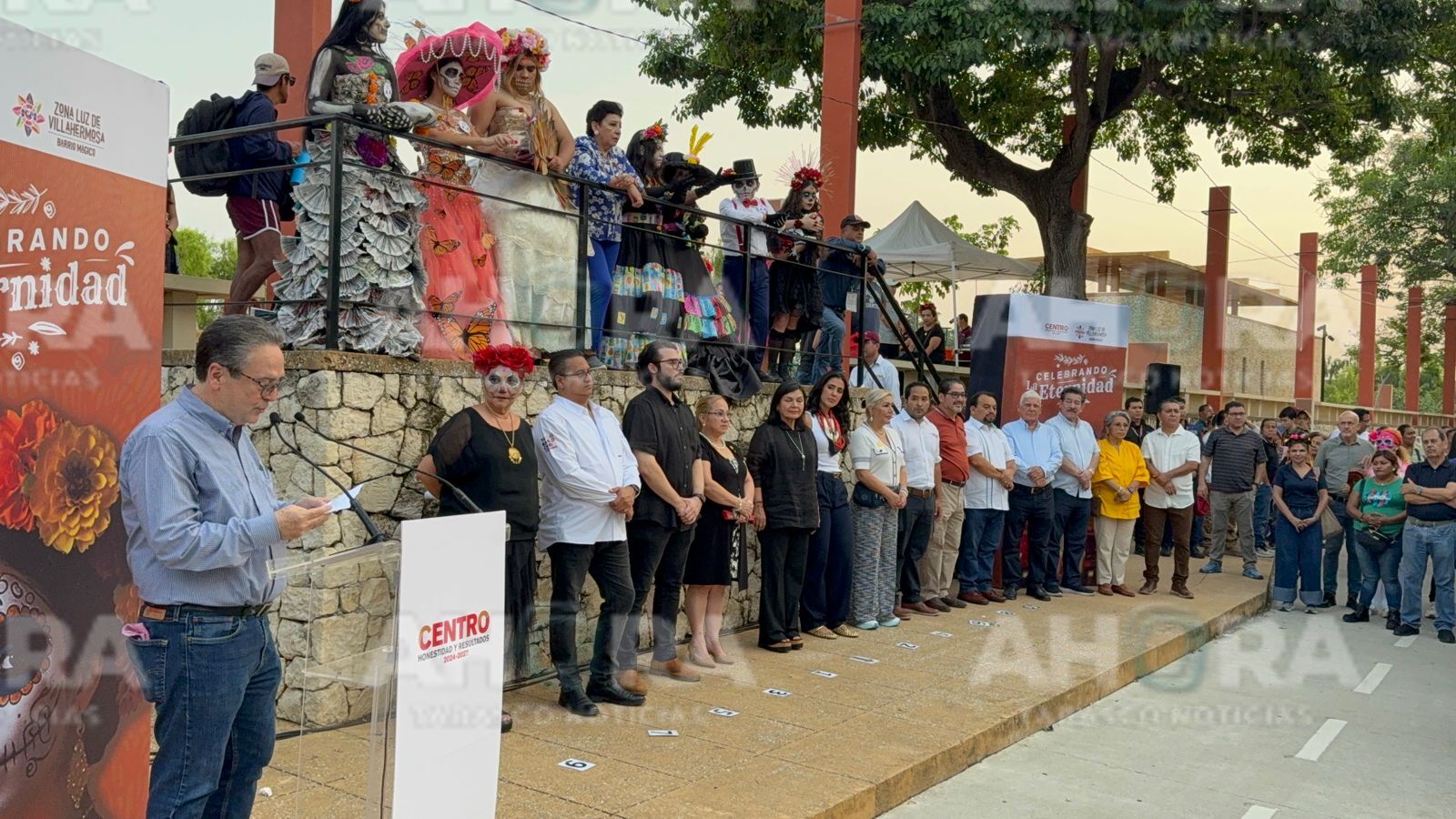Celebran Centro la eternidad con desfile de Catrinas, Catrines y perros Xoloitzcuintle