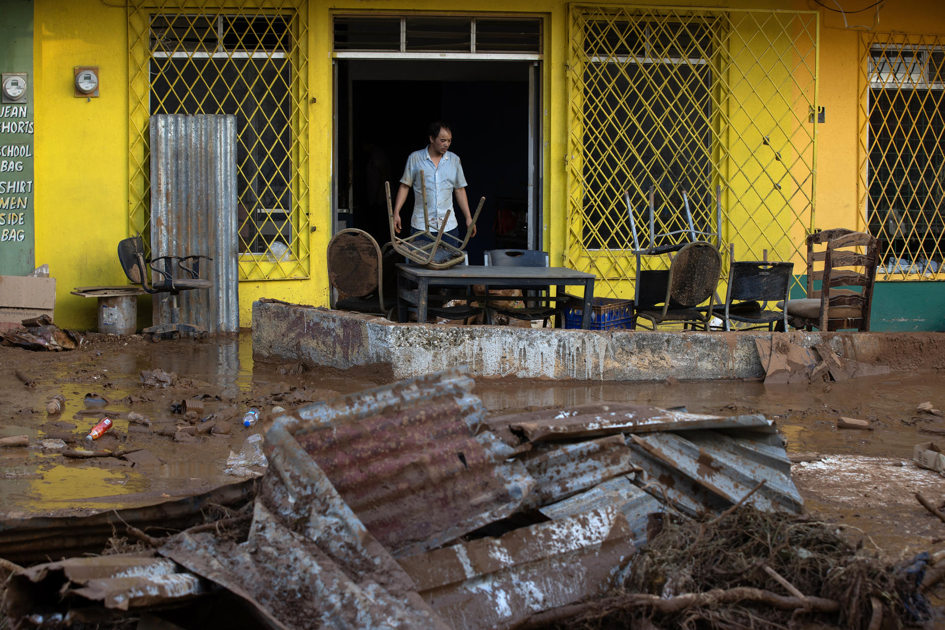 Rescatan a 29 personas aisladas por inundaciones provocadas por ‘Melissa’ en el este de Cuba