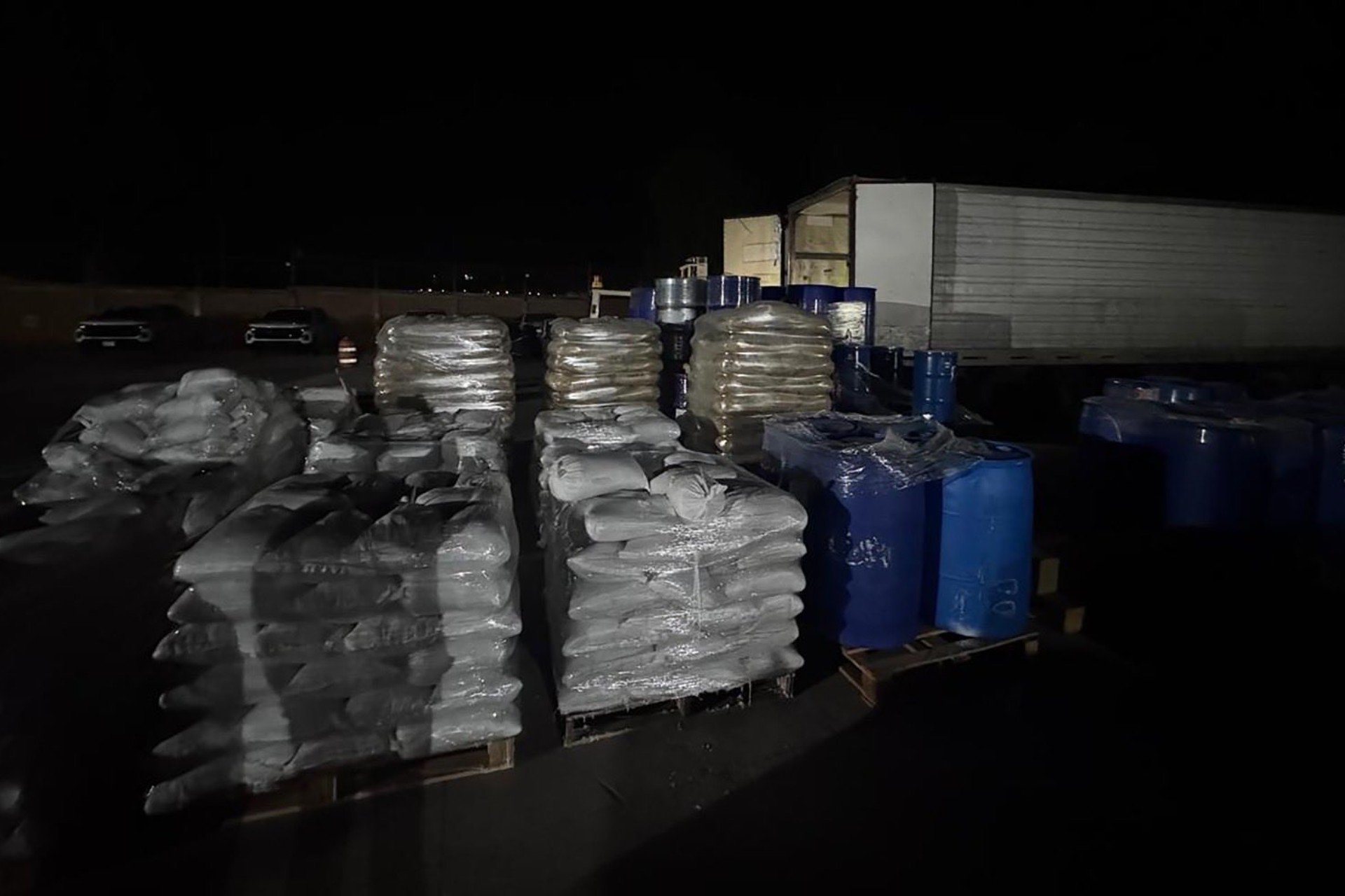 Decomisan en Durango 13 toneladas y 13 mil 400 litros de precursores químicos