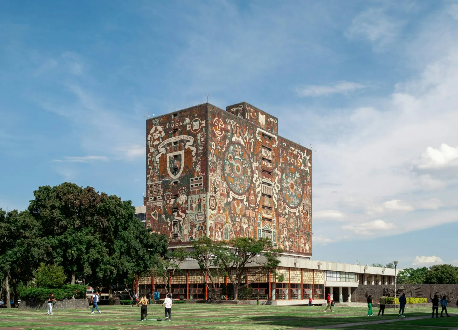 UNAM anuncia retorno escalonado a clases presenciales tras amenazas violentas