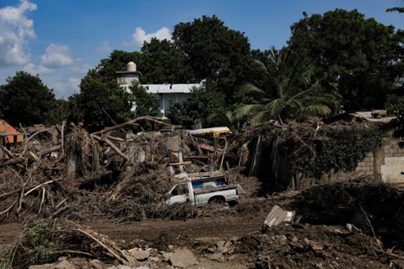 Van 79 muertos por las lluvias extraordinarias en cinco estados