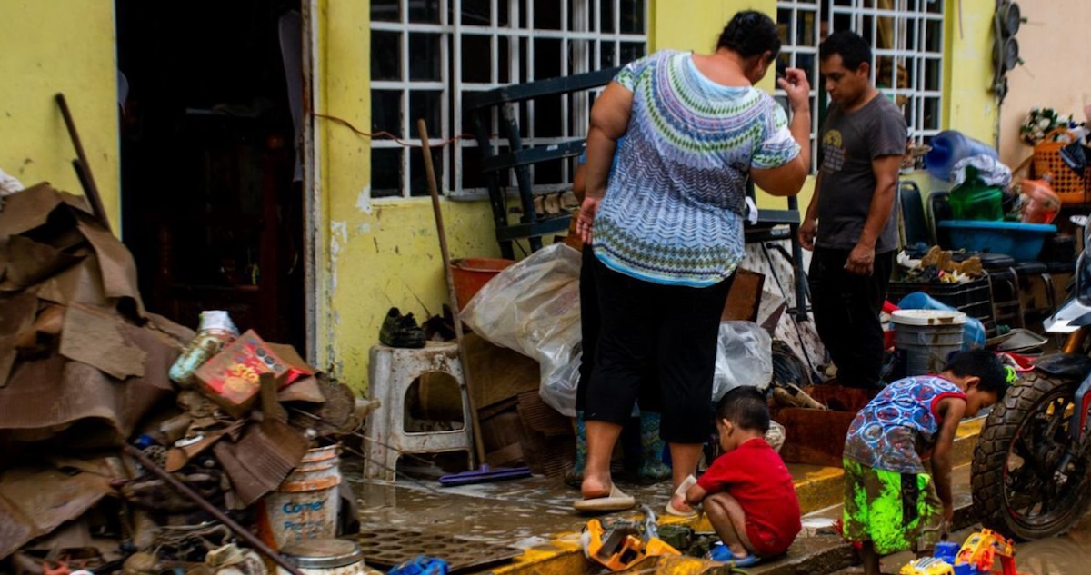 Jueces y senadores donan parte de su salario a damnificados por lluvias en México