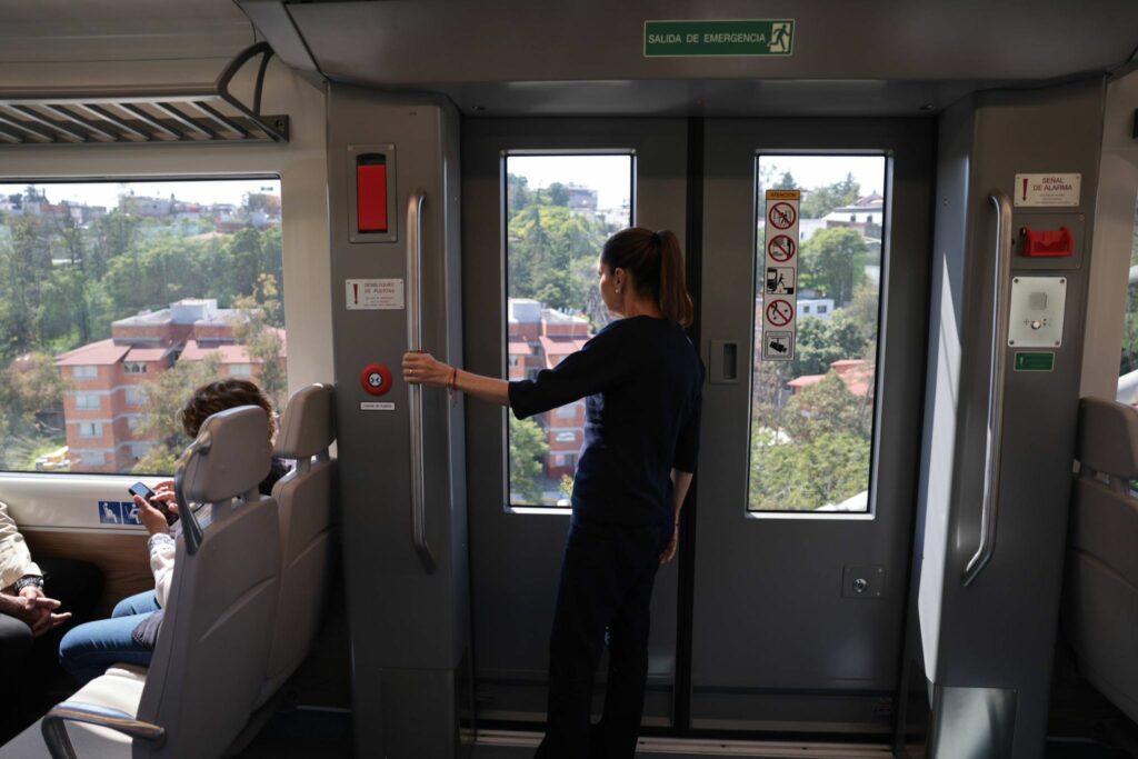 Sheinbaum anuncia apertura del tren México-Toluca en enero de 2026, tras 11 años de obra