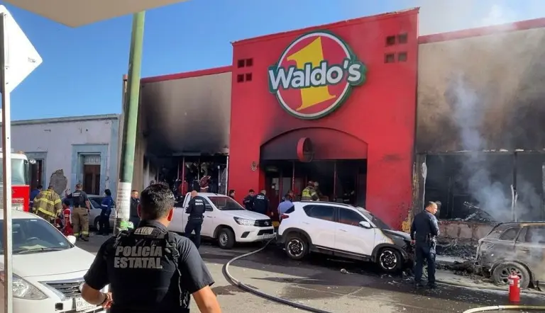 Incendio en tienda Waldo’s en Hermosillo, Sonora; se reportan 23 muertos