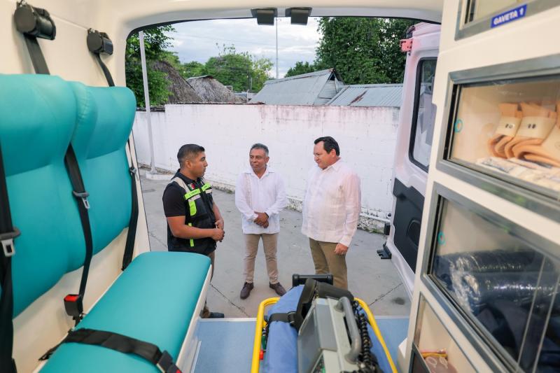 Gobierno de Yucatán refuerza atención médica en el sur con nuevas ambulancias equipadas