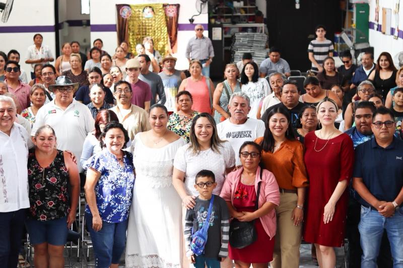 DIF Yucatán entrega lentes graduados a personas en situación de vulnerabilidad