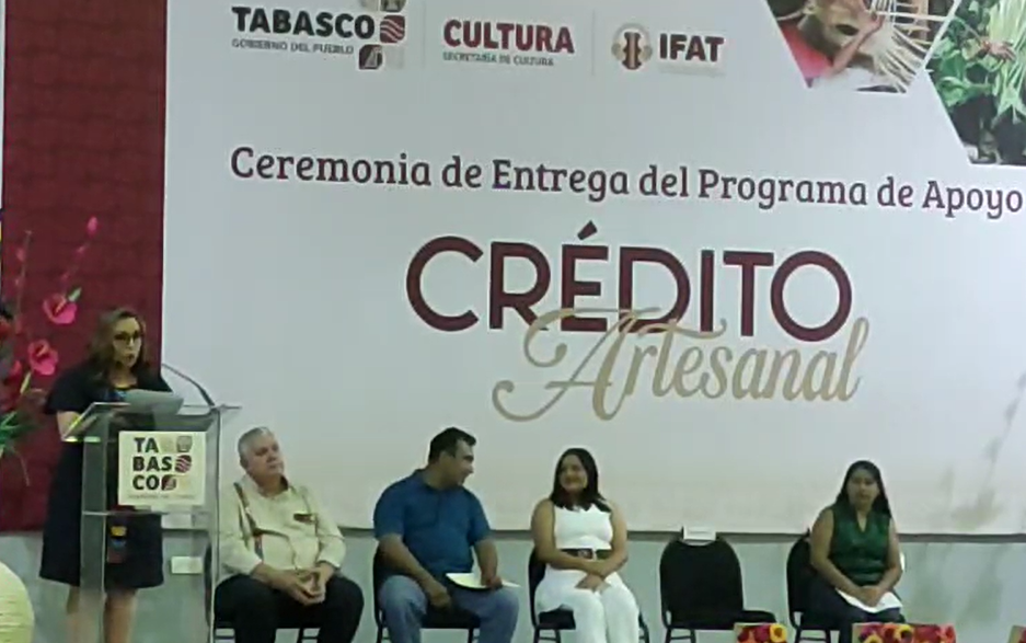 Entregan créditos artesanales a 243 creadores tabasqueños