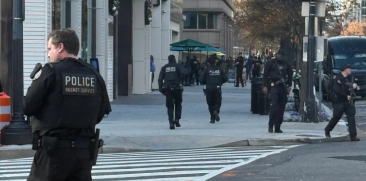 Mueren los dos guardias nacionales heridos en un tiroteo cerca de la Casa Blanca
