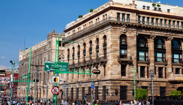 Banxico recorta a 0.3% su pronóstico de crecimiento para el PIB en 2025