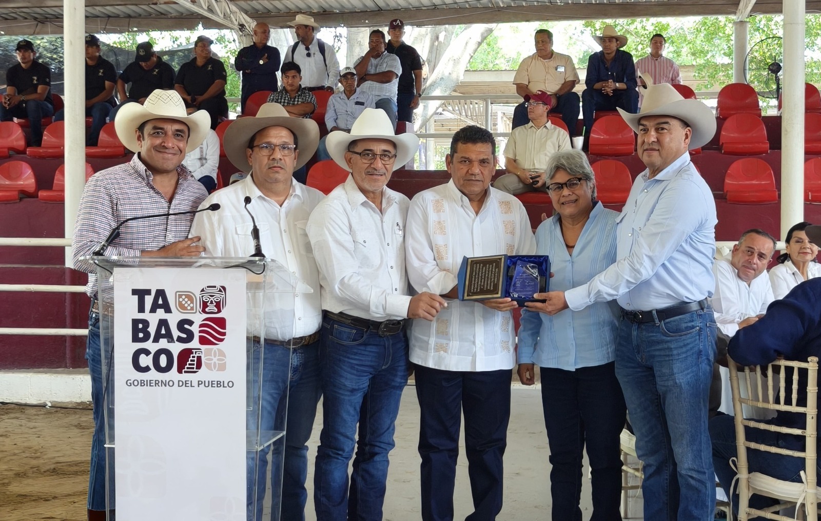 Ganaderos organizados de Tabasco reconocen al Gobernador Javier May por impulsar la grandeza ganadera estatal