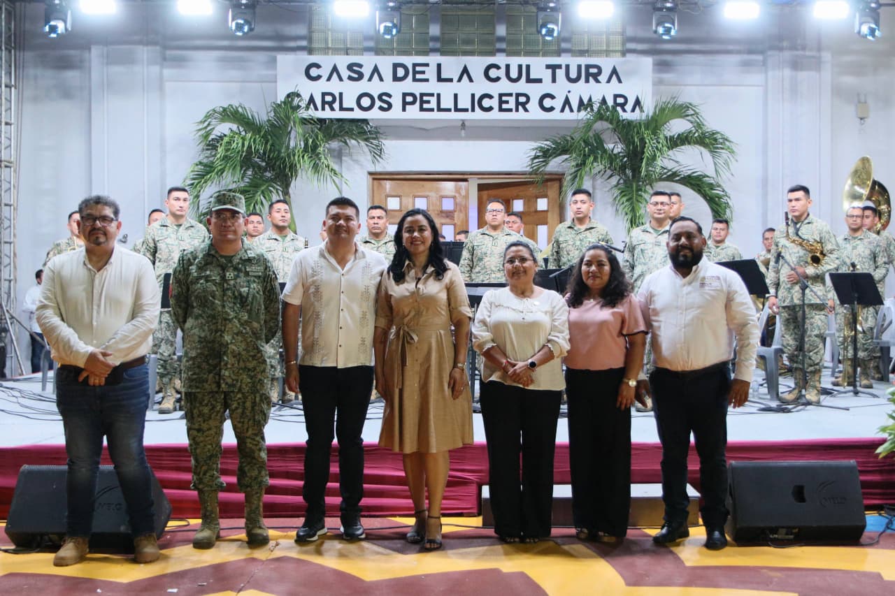 Comalcalco vive noche mágica con la Banda de Música de la VII Región Militar