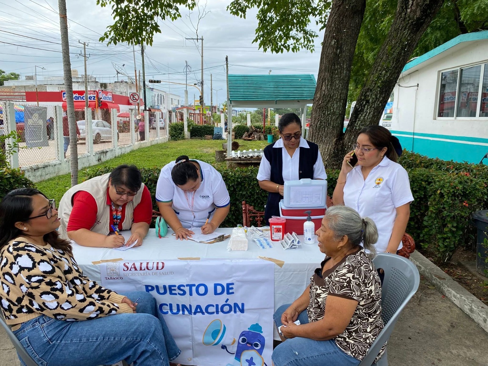 Exhorta Salud a tabasqueños a vacunarse contra la influenza, covid-19 y neumococo