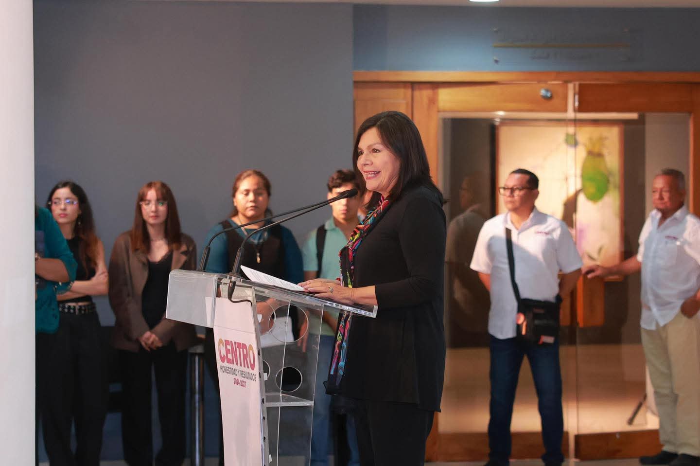 Inaugura Yolanda Osuna la exposición plástica “Mujeres Creadoras. Lírica de la resistencia”