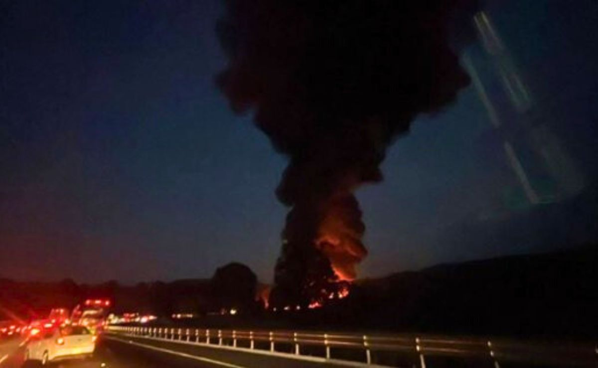 Reabren autopista México–Puebla tras volcadura e incendio de pipa