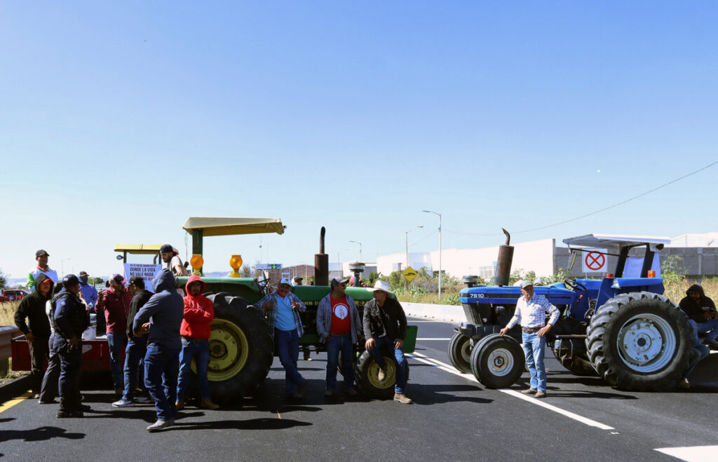 Agricultores de Guanajuato retoman bloqueos tras no llegar a acuerdo
