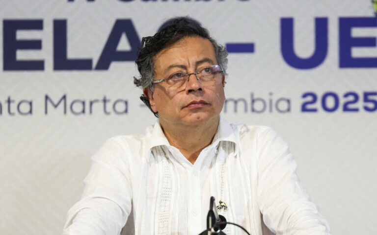 Petro ordena «suspender» el intercambio de inteligencia con EEUU por los bombardeos a lanchas