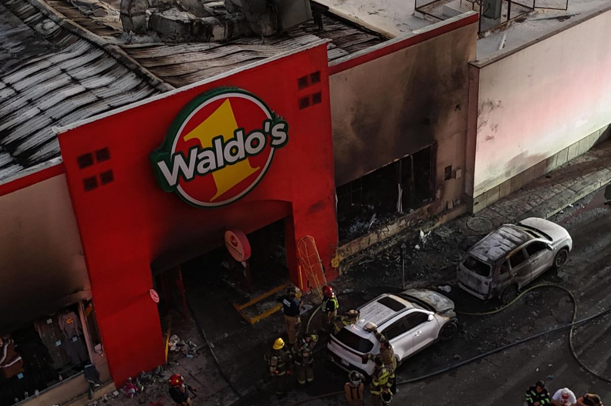 Incendio en Waldo’s de Hermosillo: Cadena promete apoyo a familias y cierran 68 sucursales