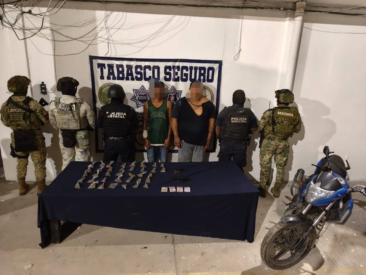 Detienen a cuatro presuntos narcomenudistas en Comalcalco