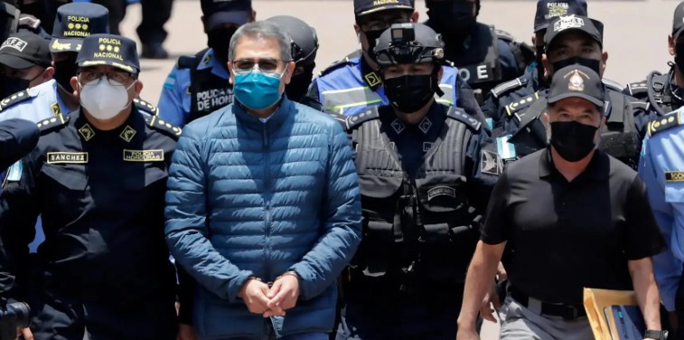 Trump indulta a ex presidente hondureño Juan Orlando Hernández y sale de prisión de EU