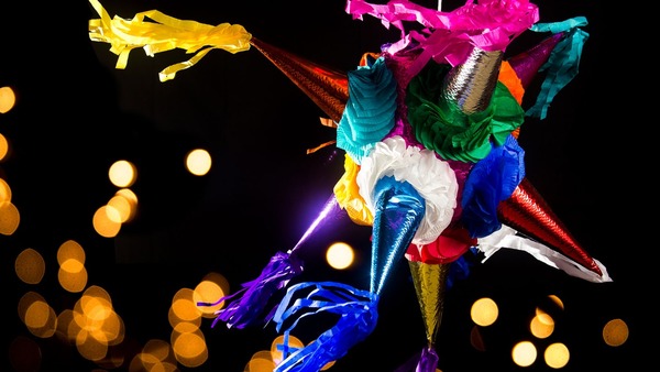 ¿Qué simbolizó romper la piñata en Año Nuevo?