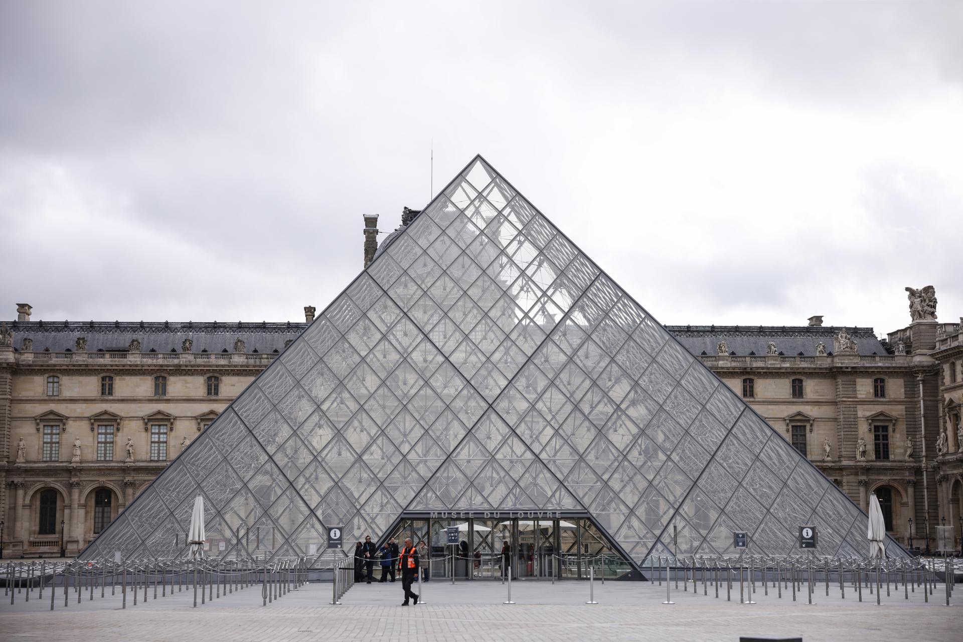 Trabajadores del Museo del Louvre se van a huelga