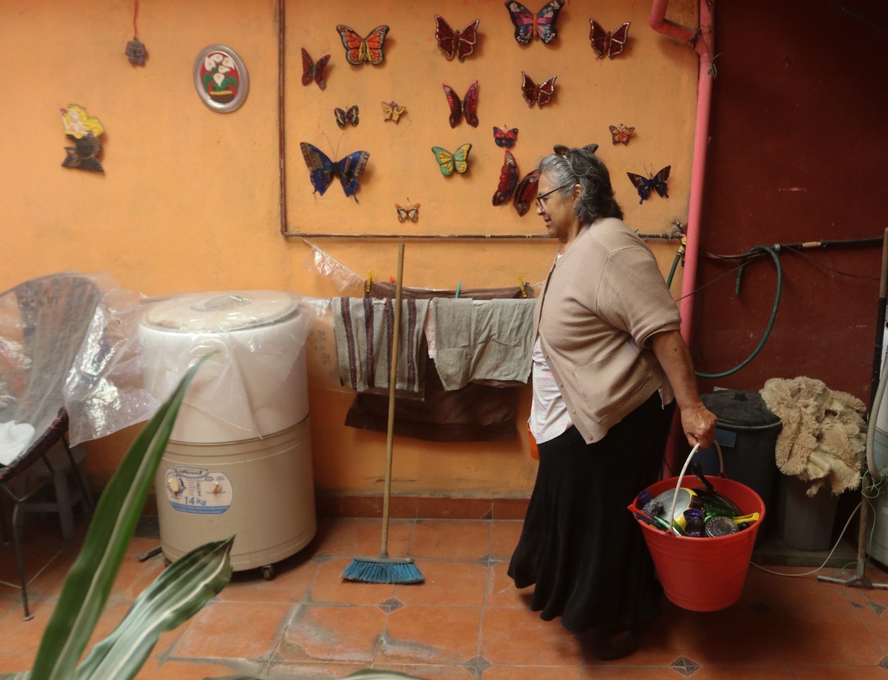 Trabajo doméstico y de cuidados en México recae principalmente en mujeres, según estudio