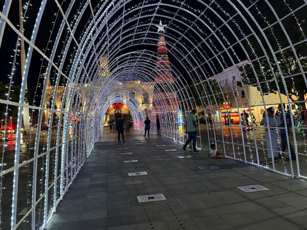Encienden el alumbrado navideño “Luz de Esperanza” en la Plaza de Armas