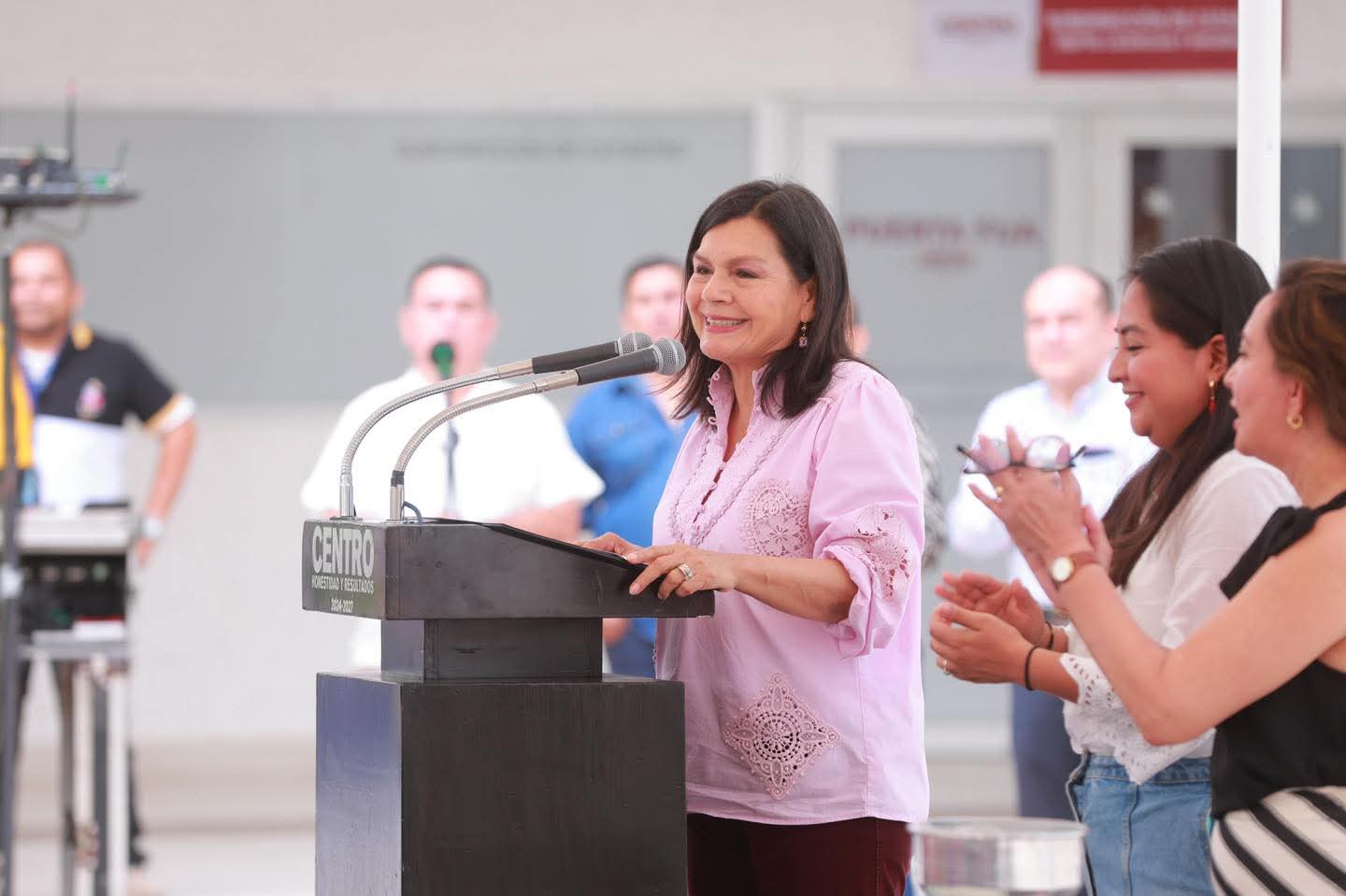 Yolanda Osuna impulsa la economía de mil 200 familias con entrega de molinos eléctricos a mujeres