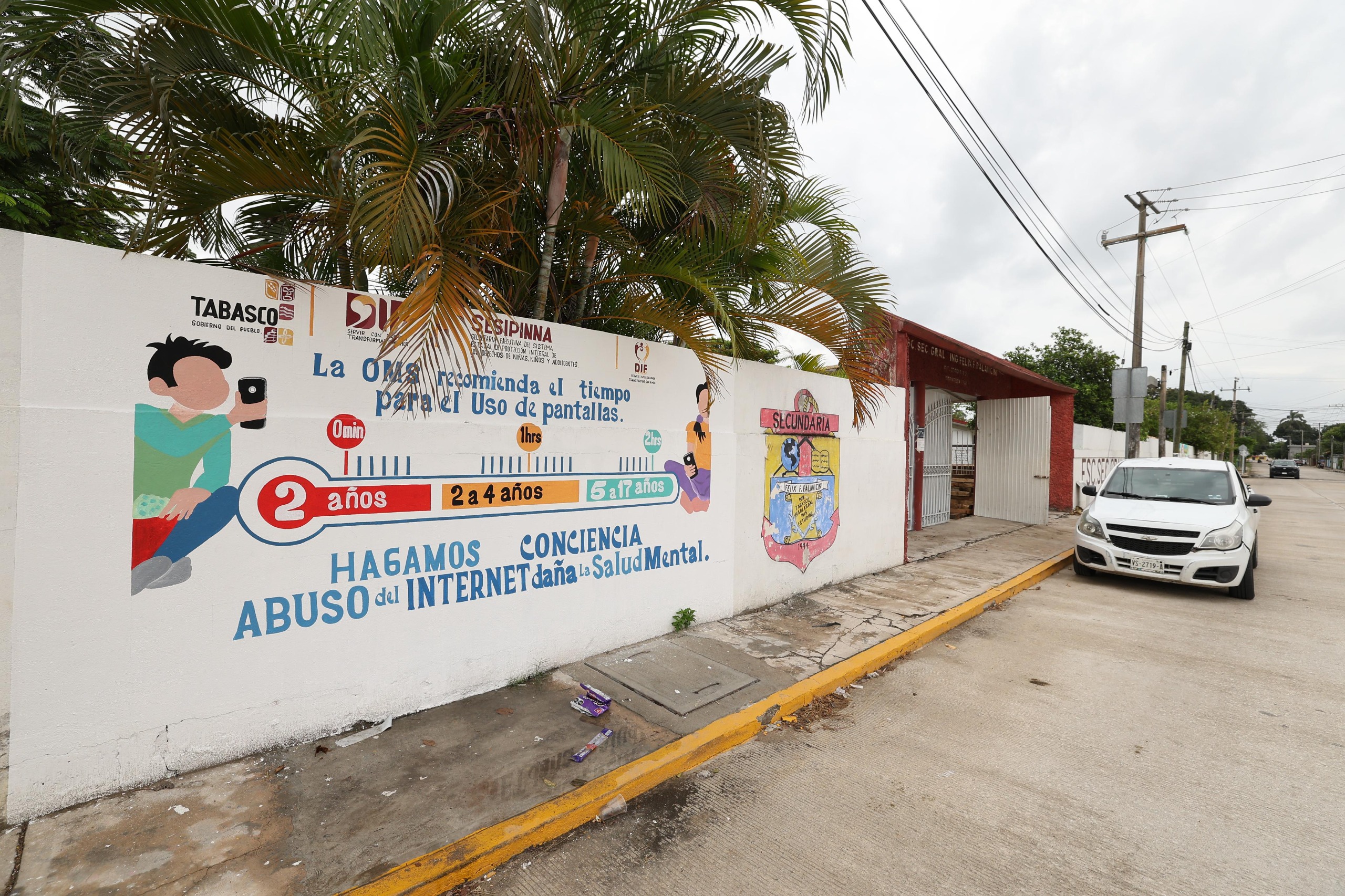A punto de concluir rehabilitación de secundaria en Centla; en mayo pasado, el Gobernador Javier May se comprometió a atender dicha petición