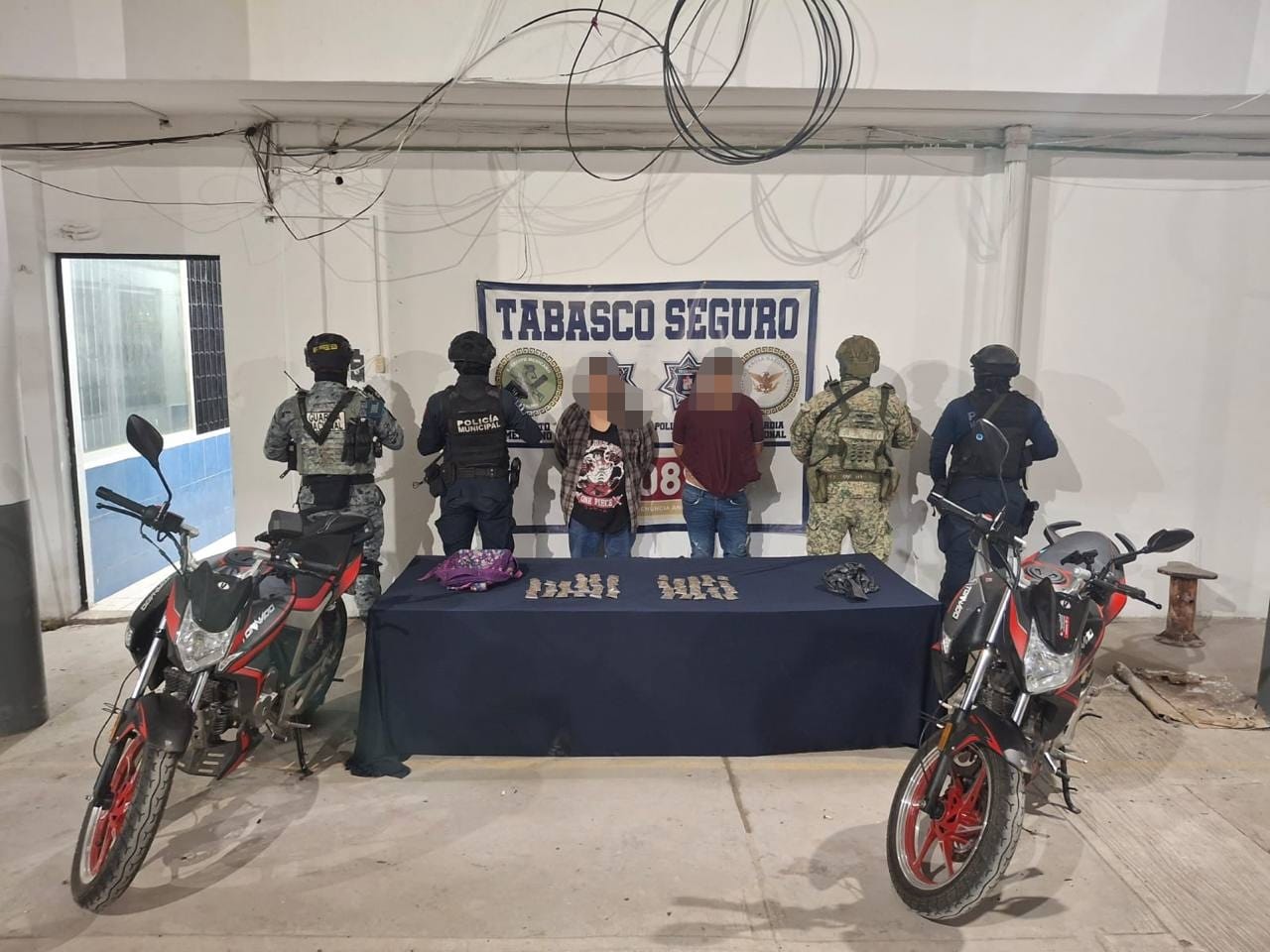 Aseguran en operativo conjunto a dos presuntos narcomenudistas en Progreso Tular, Comalcalco