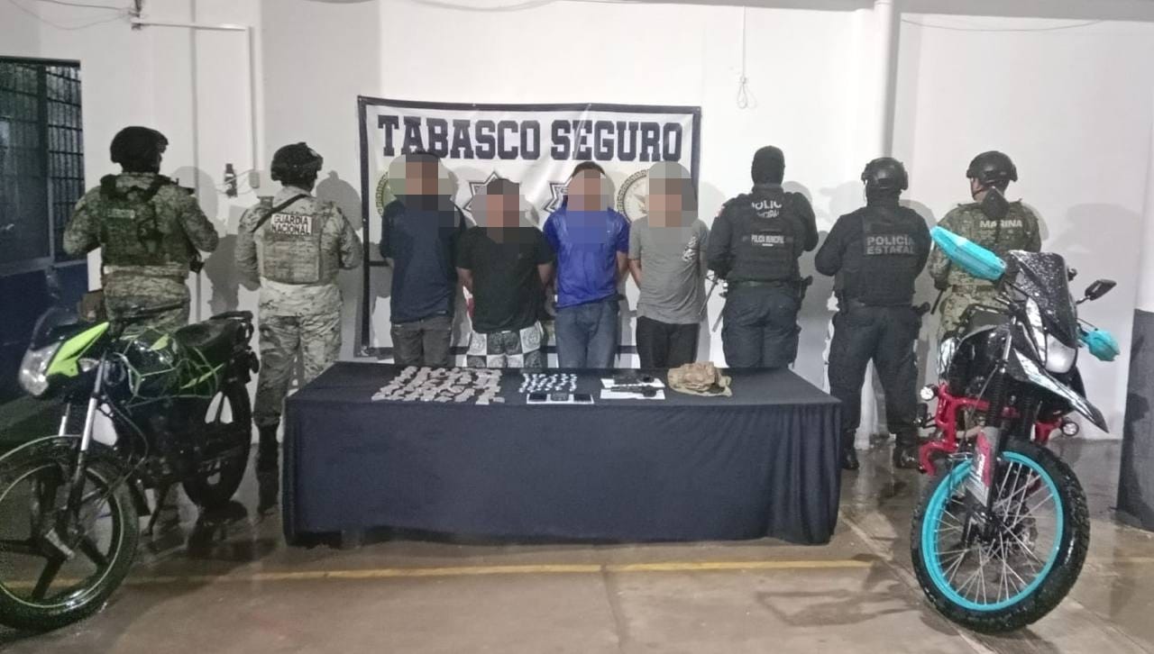 Detienen a cuatro armados con drogas en Comalcalco