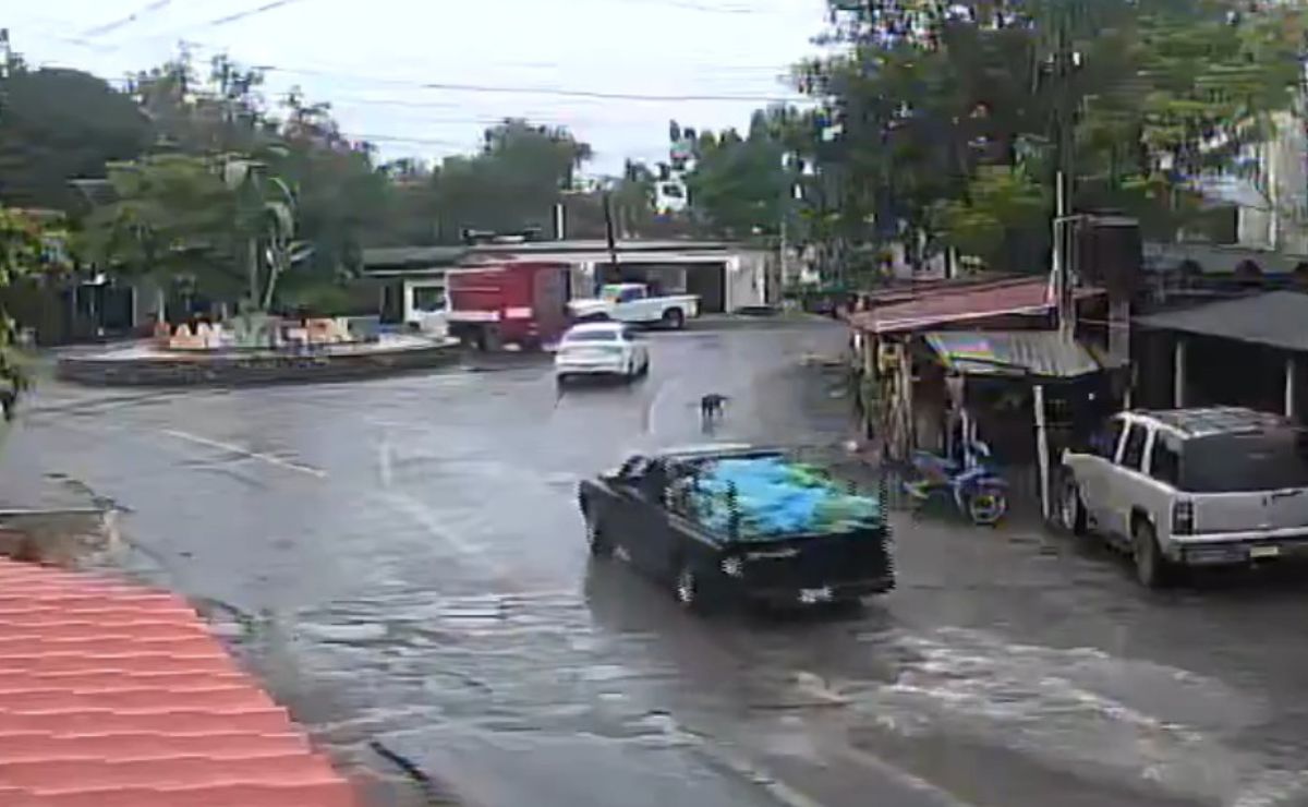 Identifican 5 vehículos implicados en explosión en Coahuayana; escoltaron al coche bomba