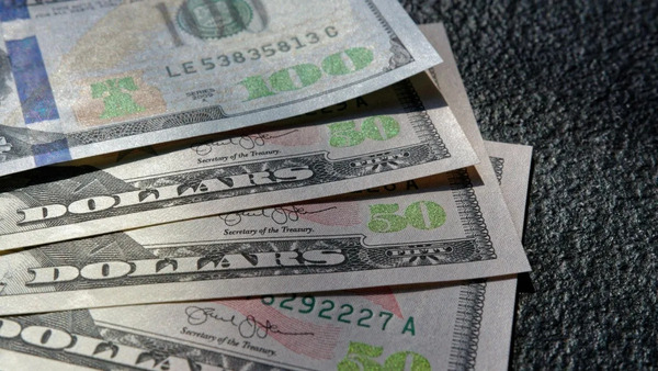 Peso mexicano avanza contra el dólar y registra su mejor cierre del año