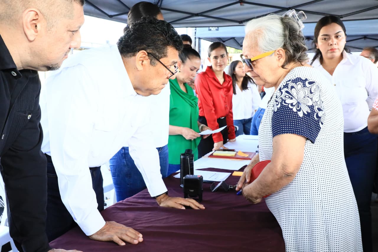 Javier May encabeza Jornada de Atención en Aquiles Serdán