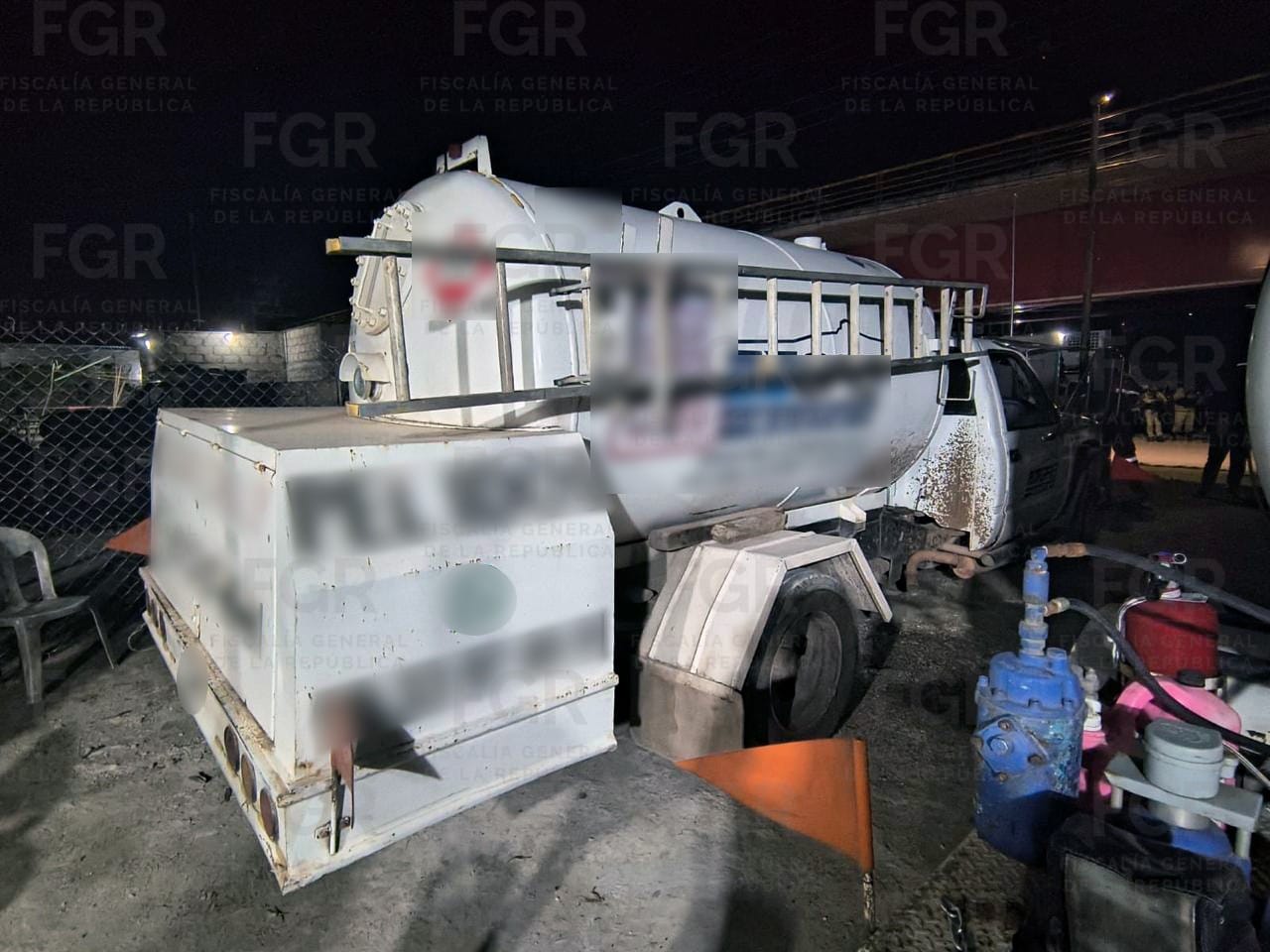 FGR asegura más de 7 mil 700 litros de gas LP en cateo en Tenosique